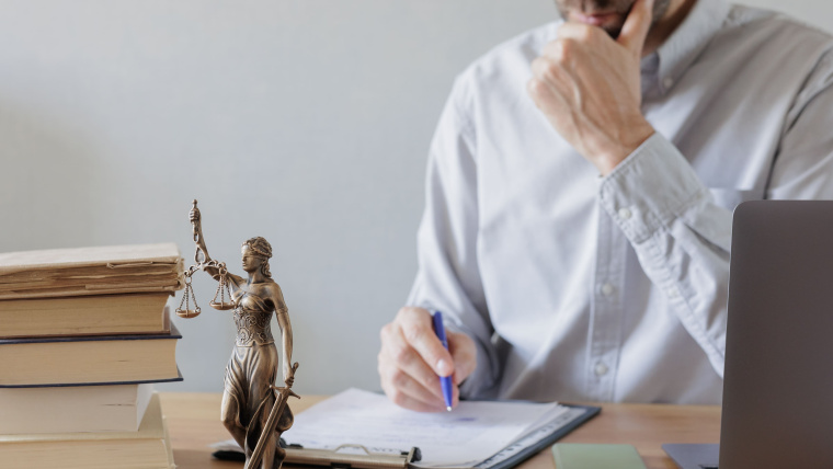 ¿Qué revisar antes de firmar un contrato?